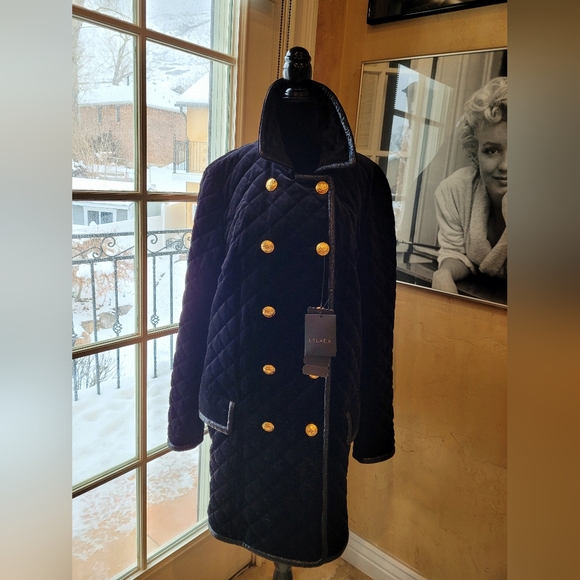 ESCADA Black Quilted Coat with Gold-Tone Buttons. Size 40 - Picture 10 of 16